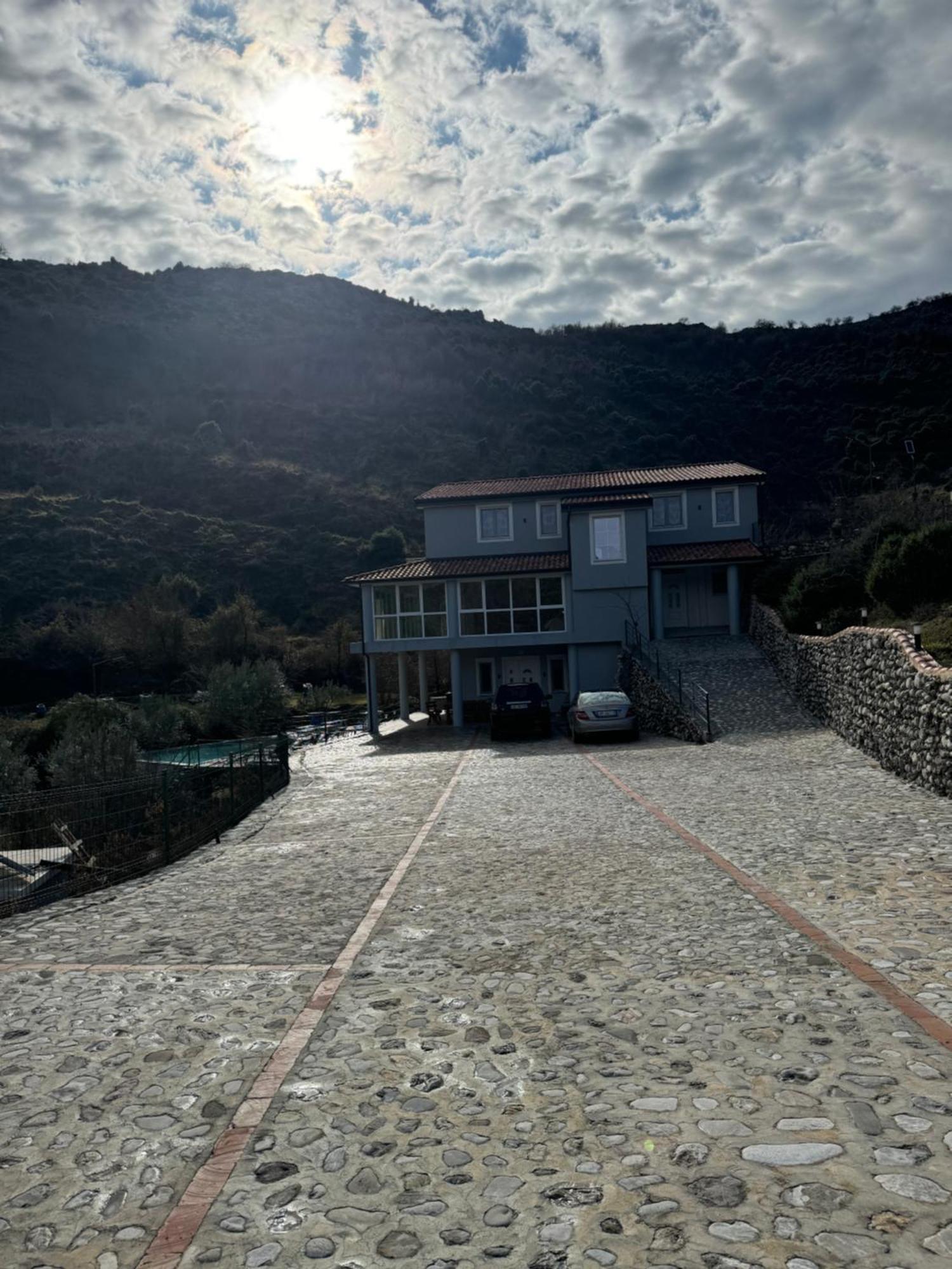 Qyteza Guest House & Camping Shkoder Ngoại thất bức ảnh